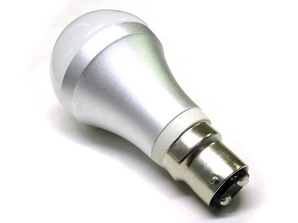 Lampada LED B22 220V 6W = 60W Incandescenza Bianco Freddo 6000K