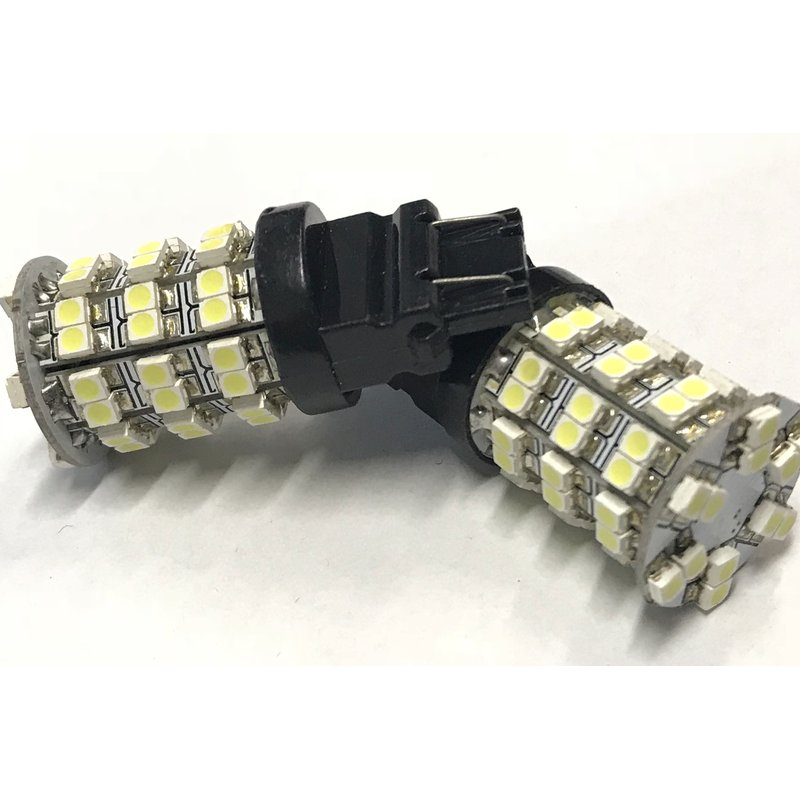 Coppia 2 Lampade Led T25 3157 P27/7W Con 60 Smd 3528 Bianco Freddo 6000K 12V 2W