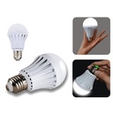 2 Lampade Led E27 A60 Luce Emergenza 7W Ricaricabile Intelligente Anti Blackout Gancio Incluso